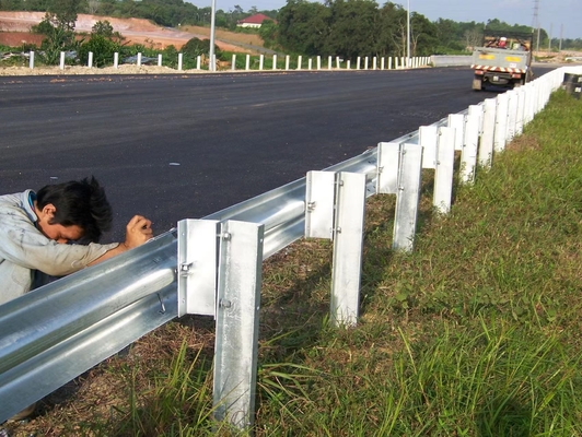 2.7mm-4.0mm Thickness Roadway Guardrail M180 For Roadway Safety