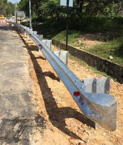 2.7mm-4.0mm Thickness Roadway Guardrail M180 For Roadway Safety